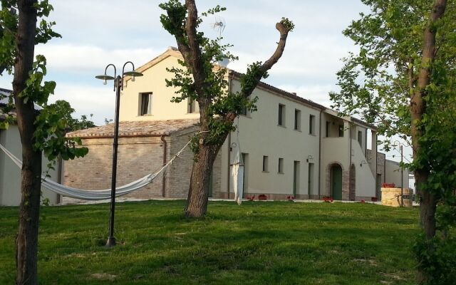 Отель B&B Ceresà Лорето вид на фасад