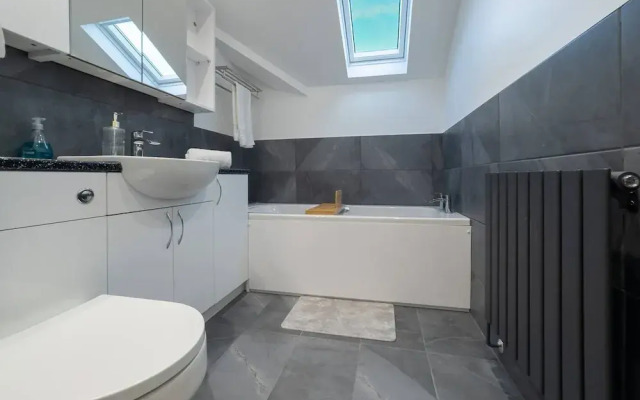 Elegant 2BR Broadstairs Coastal Escape by Adliv