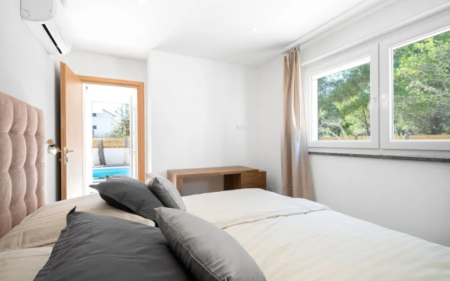 Grand Villa in Vodice With Private Swimming Pool