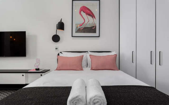 The Flamingo 708