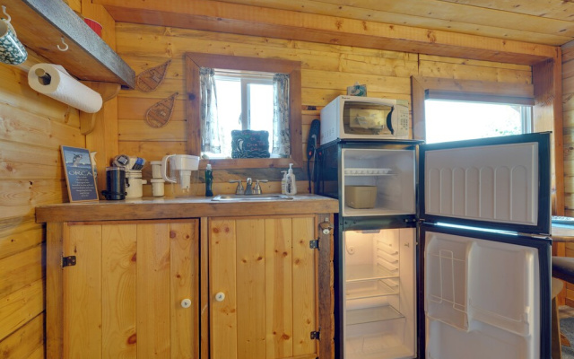 Ultimate Alaskan Retreat: Lakefront Soldotna Cabin