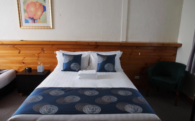 Majestic Motel