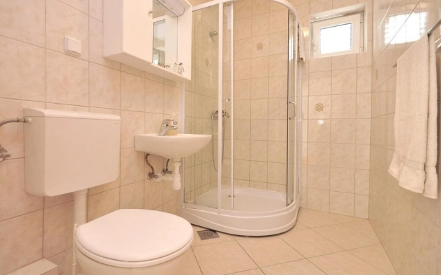 Stunning Home in Mimice With Wifi and 2 Bedrooms