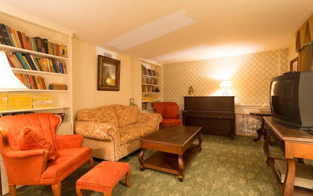 Storybook Inn & Suites