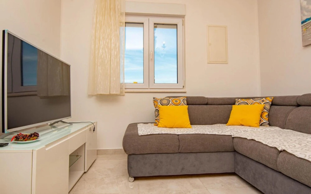 Stunning Apartment in Primosten With Wifi and 3 Bedrooms