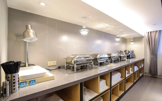 Home Inn & Suites (Harbin Ice and Snow World Sunac Mall Park Store)