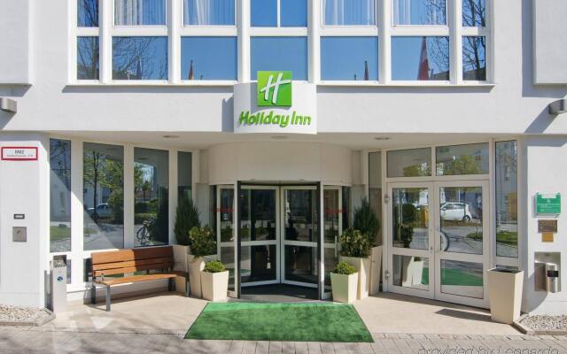 Отель Holiday Inn Munich-Unterhaching Германия, Унтерхахинг - 7 отзывов об отеле, цены и фото номеров - забронировать отель Holiday Inn Munich-Unterhaching онлайн вид на фасад