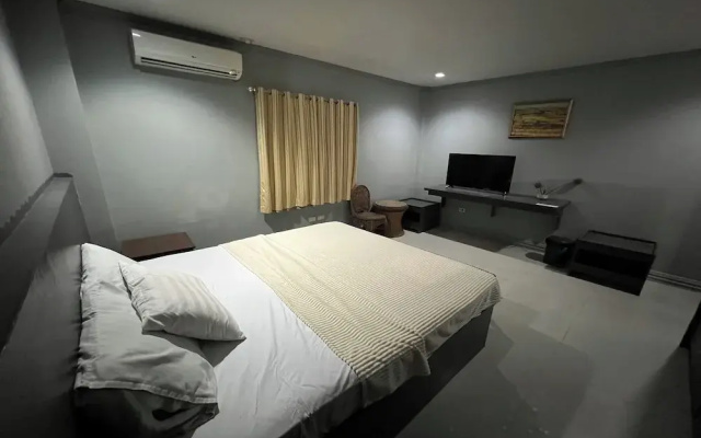 Garden Suite Hotel near Koreatown by ZUZU
