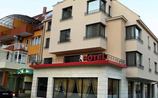 Contessa Hotel Шумен вид на фасад