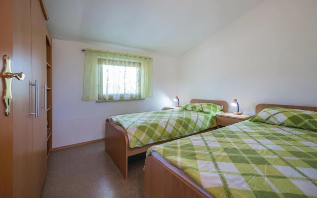Beautiful Home in Liznjan With Wifi and 3 Bedrooms