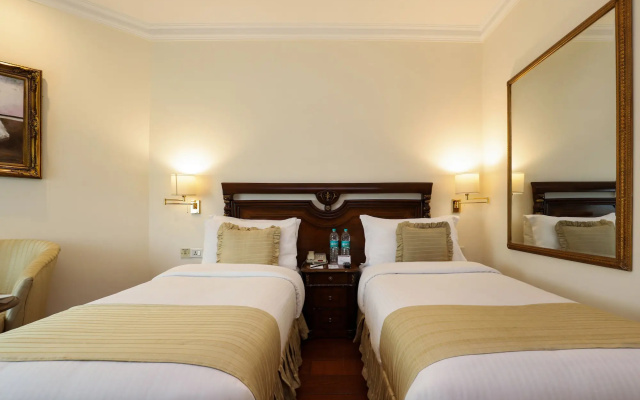 Hotel The Royal Plaza