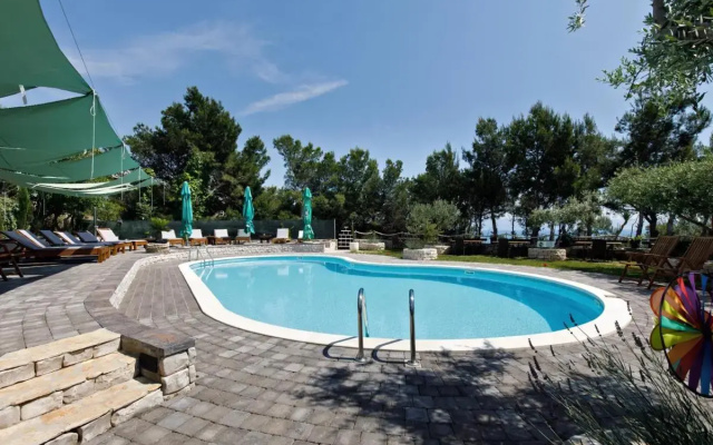 Beautiful apartment for 3 adults next to the beach