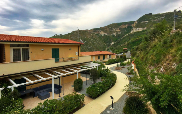 Apartment in Tropea With Sea Views & Pool