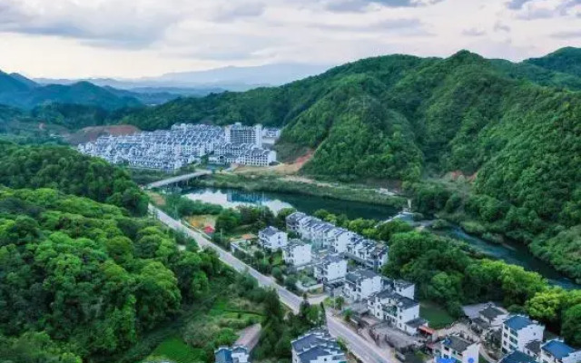 Floral Hotel·Xianju Shuangxi hotel (Wuyuan Scenic Area Moon Bay)