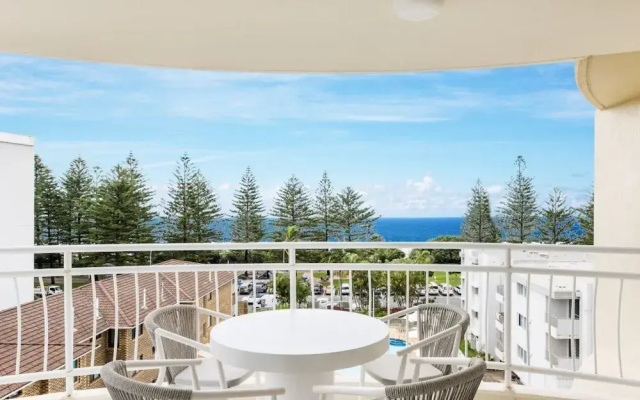 Ocean View Coastal Haven in Burleigh