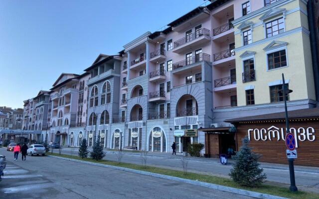Гостиница Krasnaya Polyana Apartments в Красной Поляне 2 отзыва об отеле, цены и фото номеров - забронировать гостиницу Krasnaya Polyana Apartments онлайн Красная Поляна вид на фасад