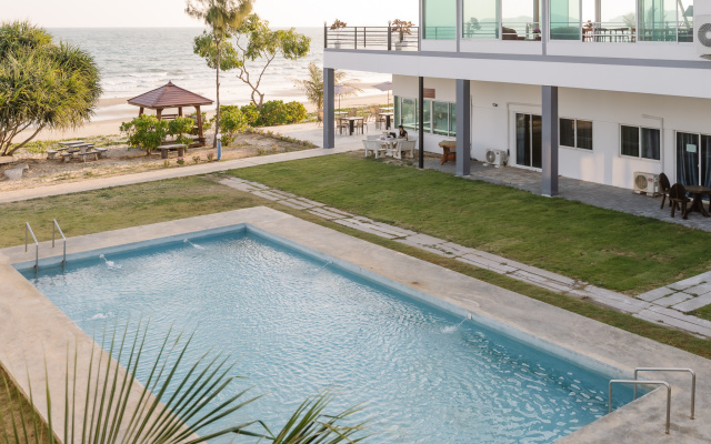 Курортный отель The Princess Beachfront Resort