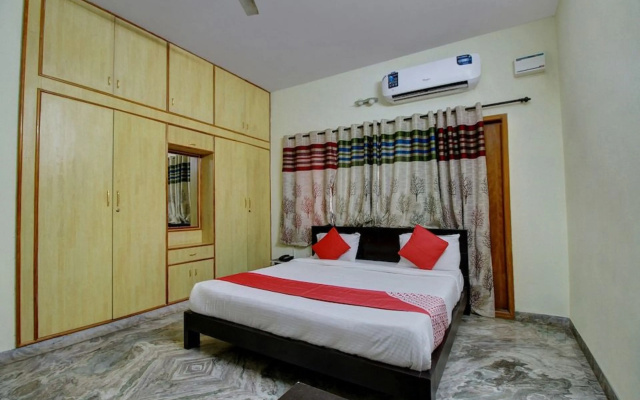 Отель Redwood Suites