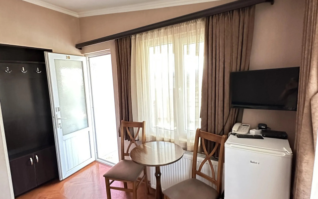 Classic Double room with balcony and with view (full double bed) · Hotel Piano — photo 3