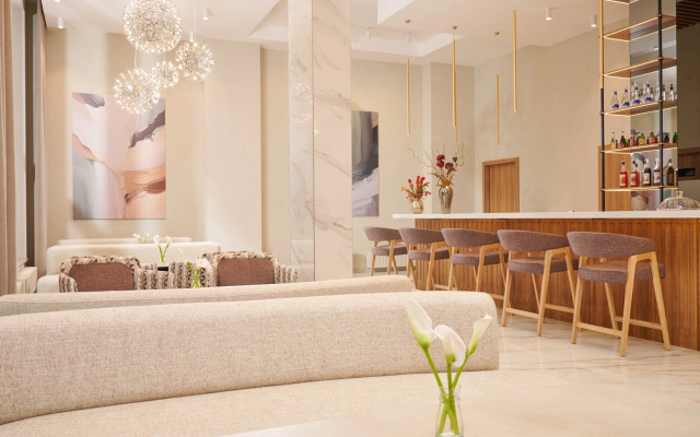 Отель Aura CityHotel