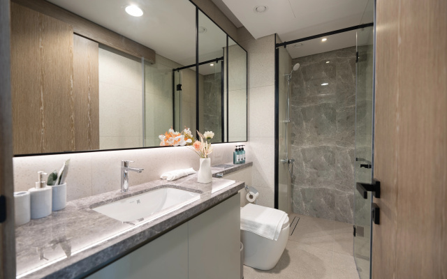 KeyRock Living - Premium Apt with Pool