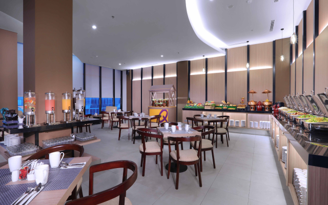 Отель Quest Hotel Cikarang