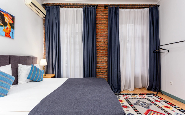 Superior Triple room with city view · Hotel Ethnograph old Tbilisi — photo 3