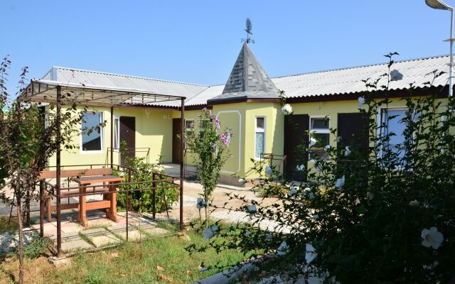 Гостиница Гостевой дом БУМЕРАНГ в Заозёрном отзывы, цены и фото номеров - забронировать гостиницу Гостевой дом БУМЕРАНГ онлайн Заозерное вид на фасад