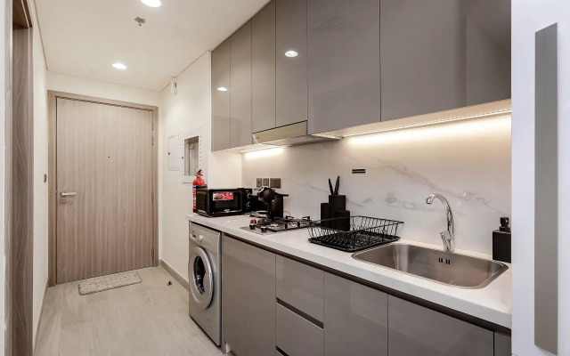 Апартаменты Modern studio in Azizi Riviera