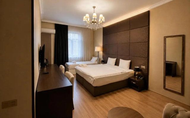 Golden Street Hotel