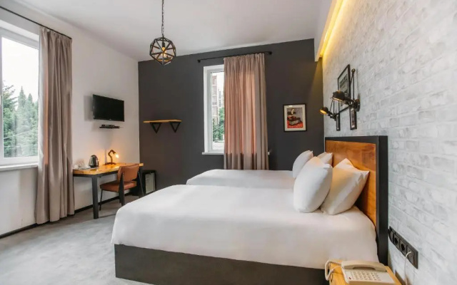 Guest rooms · Tbilisi — photo 12