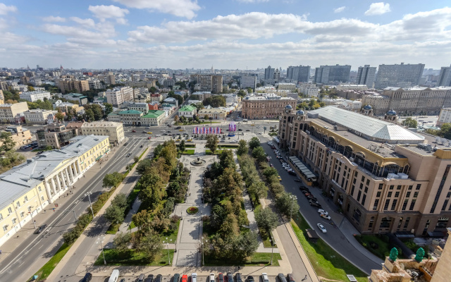 Апартаменты Люкс с Балконом и Видом на Арбат: Изба/Кудринская Высотка
