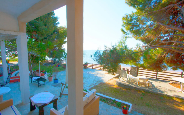 Гостевой Дом Barlee BeachFront House Metamorfosi