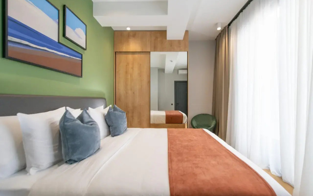 1 Bedroom Penthouse Terrace Double Suite with Kitchen (full double bed) · Gratus Aparthotel Tbilisi — photo 3