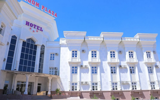 Отель Maqom Plaza