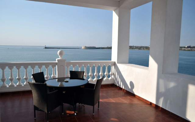 Гостиница Хрустальный Resort & Spa в Севастополе - отзывы Севастополь балкон