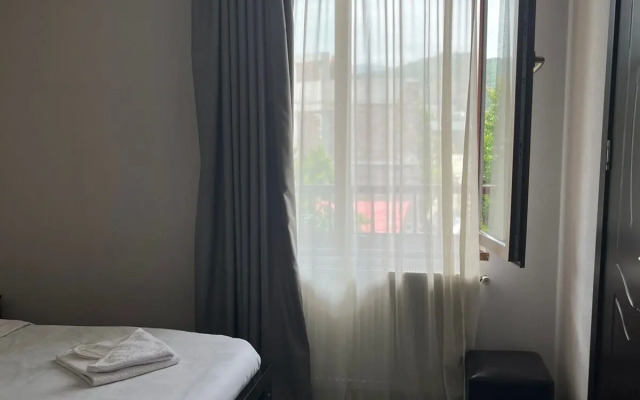 Guest rooms · Tbilisi — photo 14