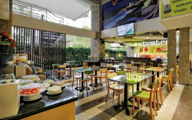 Отель MaxOneHotels Bukit Jimbaran
