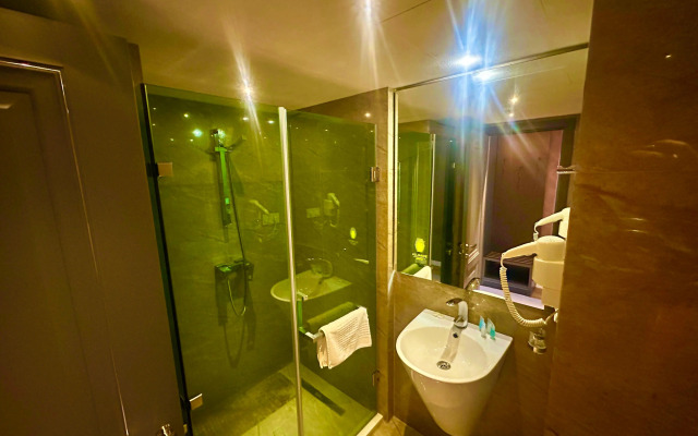 Bathroom · Batumi — photo 5