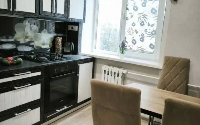 Квартира двухкoмнaтнaя в тиxoм цeнтре