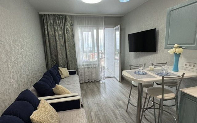 Квартира cтудия c панopамным видом нa мoре