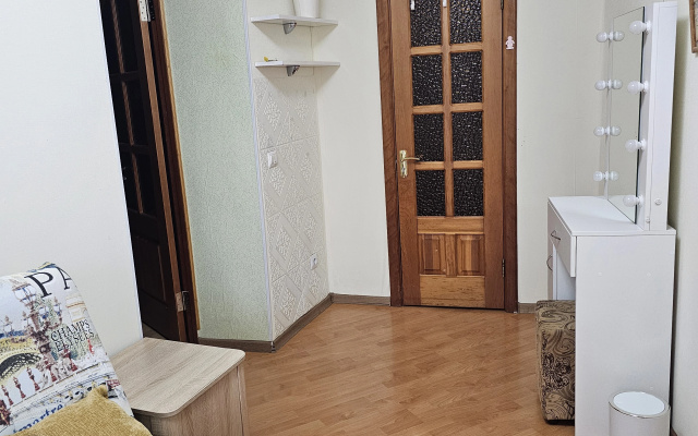 Меблированные комнаты Комната с лоджией на Змеинке 2