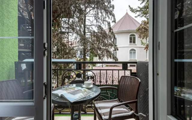 Апартаменты RED APARTMENTS Арт Лайт Баксия