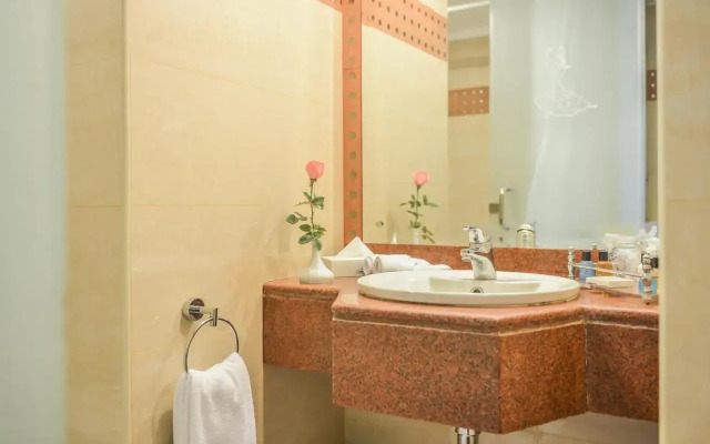 Отель Hotel Golden Tulip Flamenco Travel