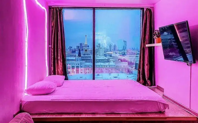 Апартаменты PINK NEONLIGHT на Mалышева 42а