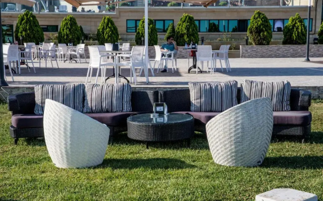 Отель Ramada Baku
