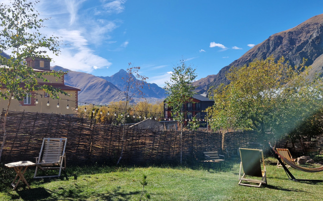 Grounds · Stepantsminda — photo 25