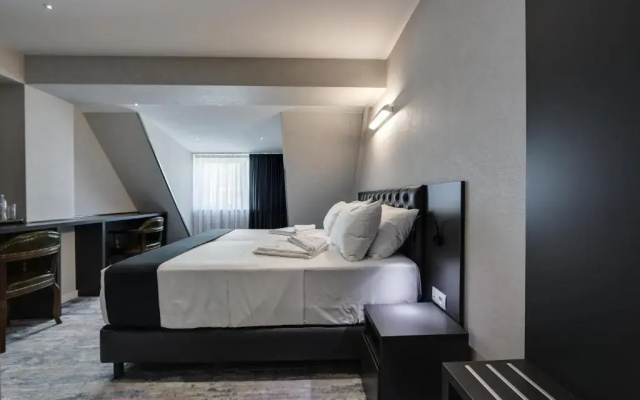 Business Double Suite (full double bed) · Mit Tbilisi Hotel — photo 4