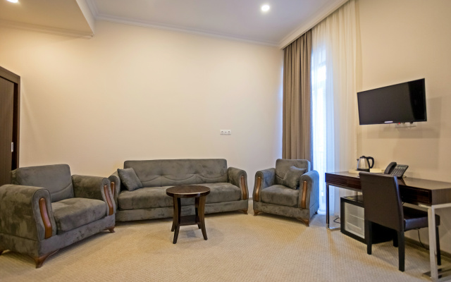 Guest rooms · Tbilisi — photo 14