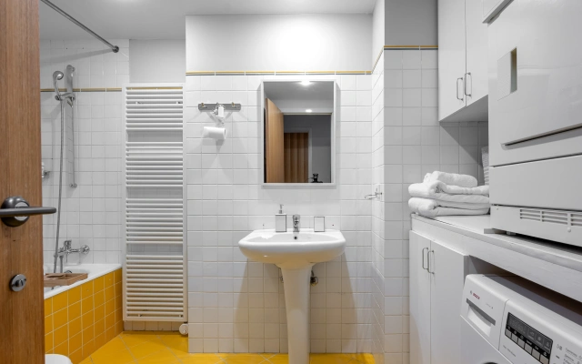 Квартира GM Apartments Стильная Трехкомнатная с балконом и видом на Патриаршие